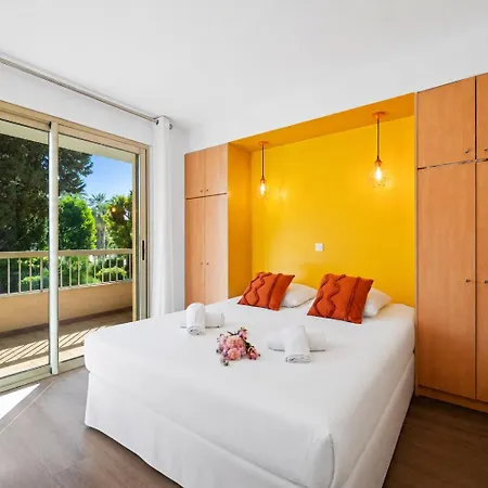 Aparthotel Les 15 Pins & La - Piscines, A 5min, Climatisation 3*