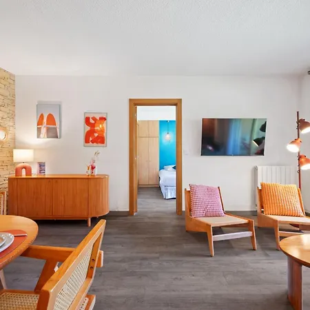 Aparthotel Les 15 Pins & La - Piscines, A 5min, Climatisation 3*