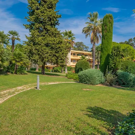 Aparthotel Les 15 Pins & La - Piscines, A 5min, Climatisation Antibes