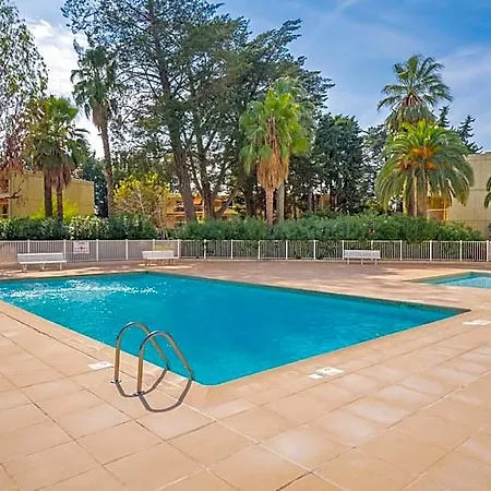 Aparthotel Les 15 Pins & La - Piscines, A 5min, Climatisation 3*